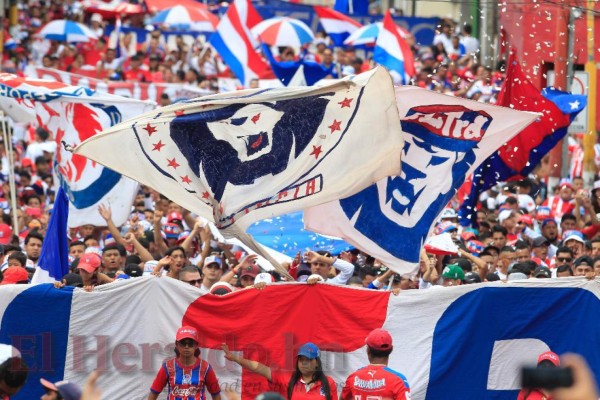 FOTOS: Con la ilusión de conquistar la copa 31, así llegó la Ultra Fiel al Estadio Nacional
