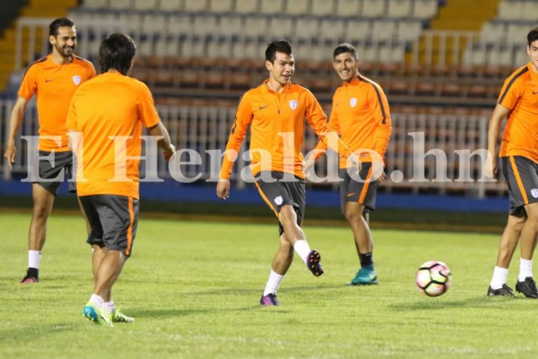 Pachuca reconoce el césped del Estadio Nacional