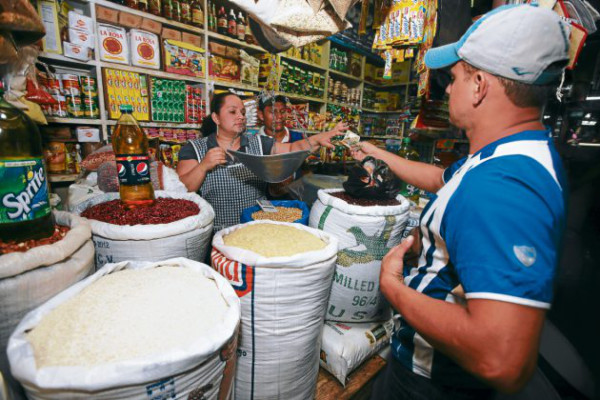 Viene cadena de aumentos en productos alimenticios