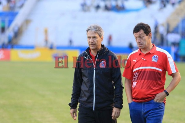 Carlos Restrepo: 'El primer tiempo fue para Motagua y el segundo para el Olimpia'