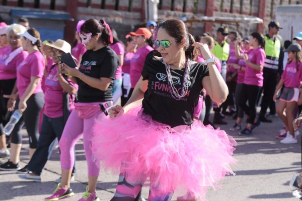 FUNHOCAM celebra con éxito su séptimo 'Carnaval Rosa'