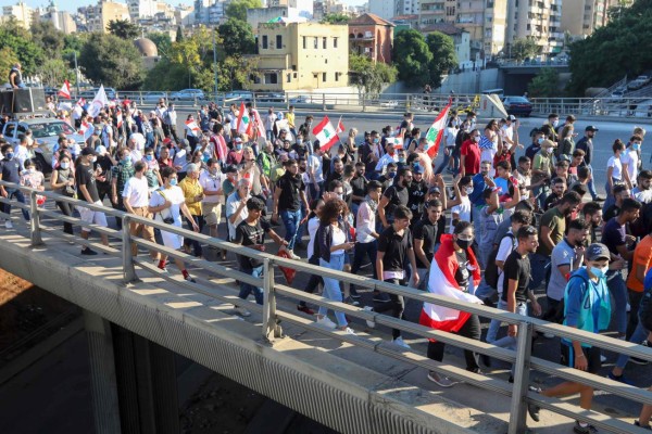 Los libaneses salen a la calle por el primer aniversario de su 'revolución'
