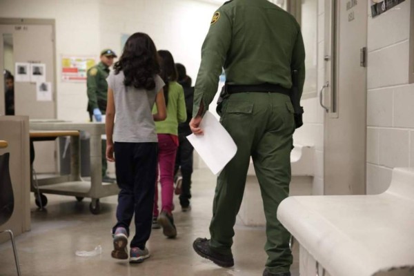 El calvario que vivió un menor hondureño tras comparecer ante un juez en Phoenix