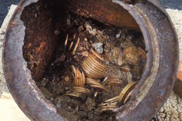 Pareja halla tesoro de $10 millones en monedas de oro