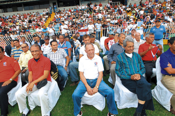 Olimpia rindió homenaje a algunas de sus glorias por el Centenario