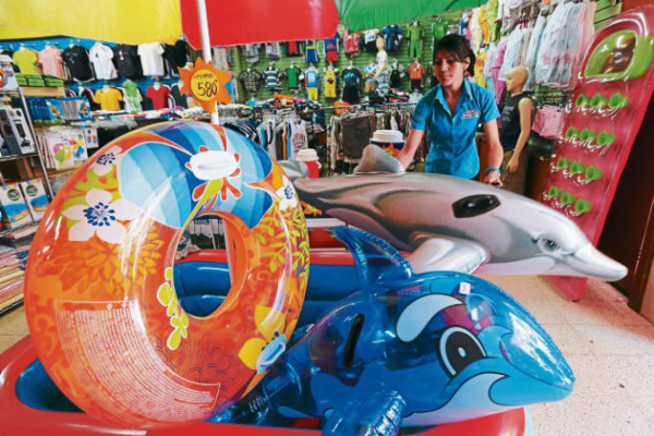 Llegada del verano reactiva la actividad comercial