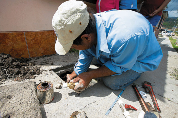 Estafadores realizan cortes a nombre del SANAA