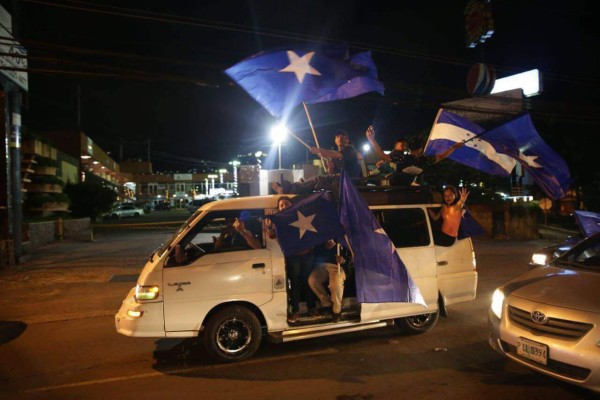 Nacionalistas muestran su apoyo a JOH por tercer día consecutivo