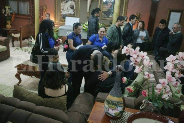 Entre dolor y conmoción velan a estudiante de Sociología