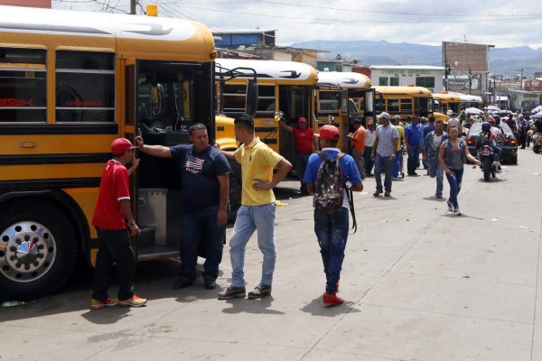 Para hoy esperan masiva afluencia de viajeros en terminales de buses
