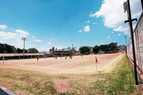 Rescatarán el viejo estadio Emilio Larach