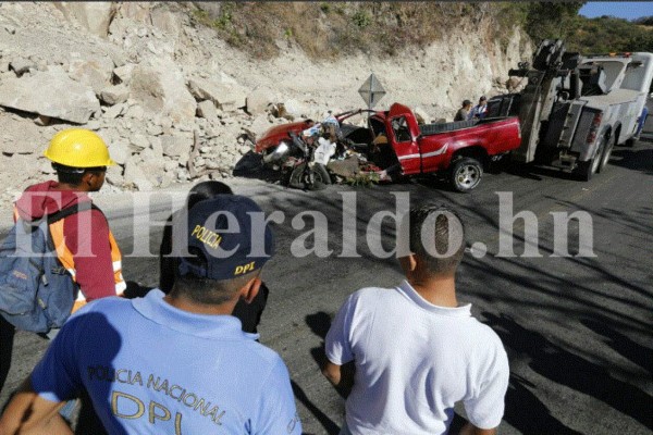 FOTOS: Dos muertos en accidente vehicular en cuesta La Moramulca
