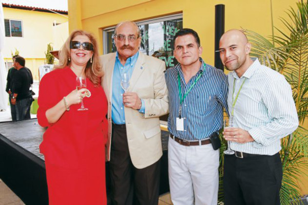 Brindis por ampliación de complejo educativo