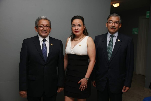 Ceremonia de juramentación del Club Rotario Real de Minas