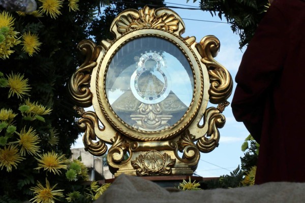 FOTOS: Procesión de la Virgen de Suyapa en la capital de Honduras