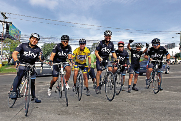 Pedaleros en acción para la 2da Vuelta Ciclística de EL HERALDO
