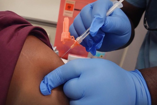 Covax accede a casi 2,000 millones de vacunas candidatas