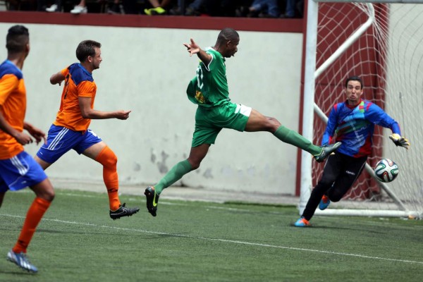 Platense gana y elimina a la Upn