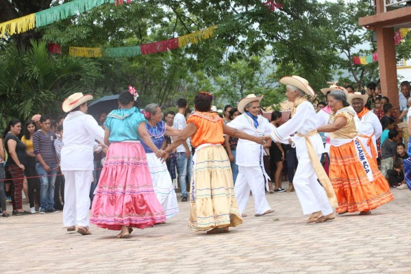 Autoridades de la Villa de San Francisco condecoran al fotógrafo Efraín Salgado