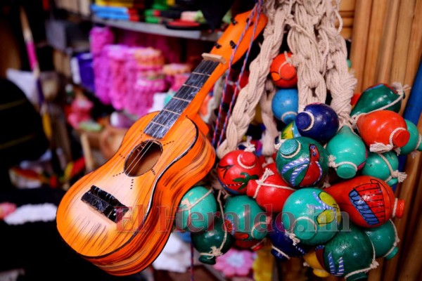 Mercados de la capital mantienen vivas las tradiciones con productos únicos