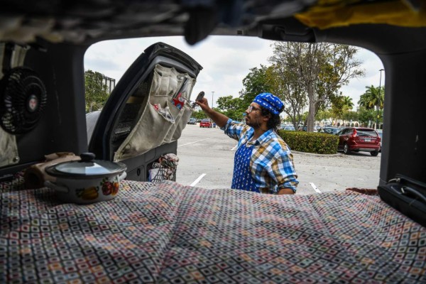 FOTOS: El calvario de dos trotamudos varados en Florida por el Covid-19