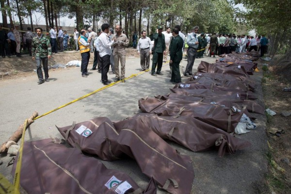 Mueren 39 personas al estrellarse un avión en Teherán