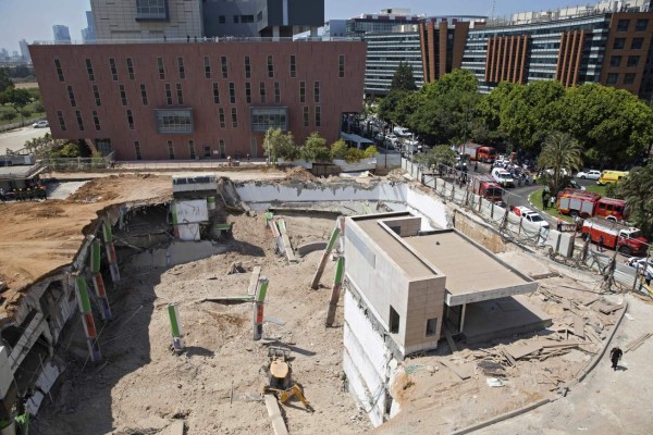 Al menos cuatro personas atrapadas tras derrumbarse un edificio en Israel