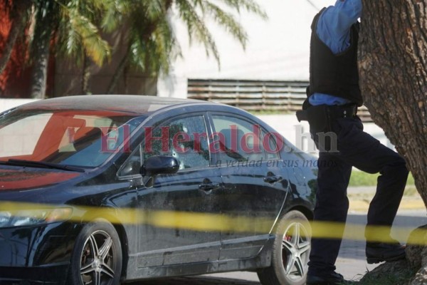 FOTOS: El dolor de familiares al identificar a joven asesinado en SPS