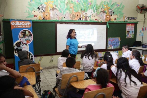 Cine catracho en la Escuela Honduras