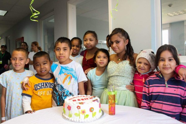 Hospital María cumple sueño de quinceañera