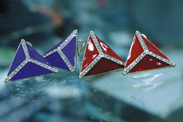 Figuras geométricas inundan el mundo de la orfebrería