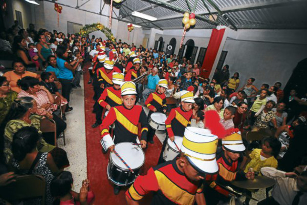 Coronan a tres nuevas soberanas