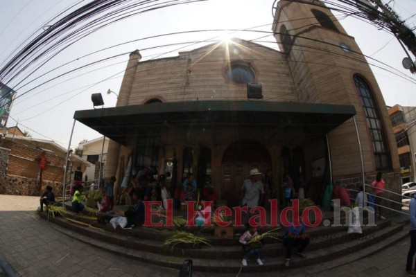 Comienza la venta de ramos y cruces previo al inicio de la Semana Santa