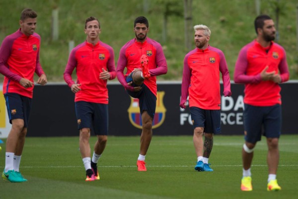 Lionel Messi regresa a entrenar con el Barcelona en Inglaterra