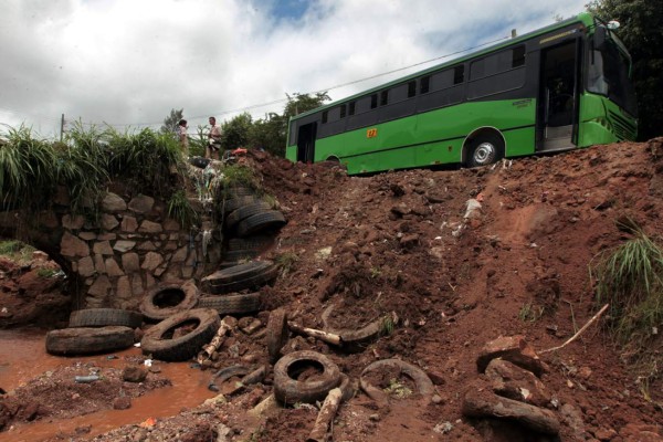 Damnificados piden ayuda para reconstruir sus hogares
