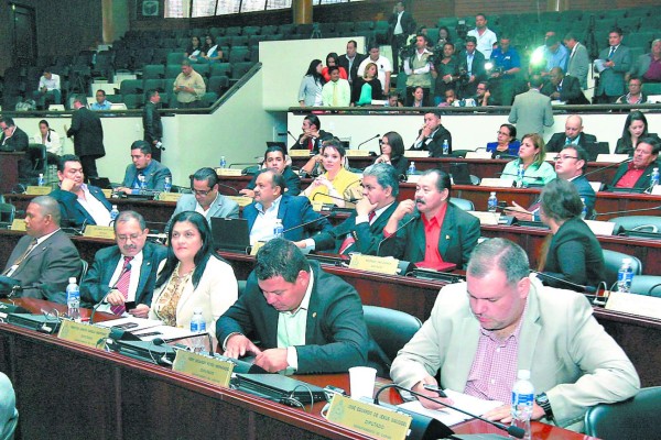Zelaya convoca al Tribunal de Honor de Libre