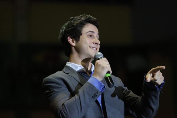 David Henrie ofrece inspiradora conferencia en Honduras