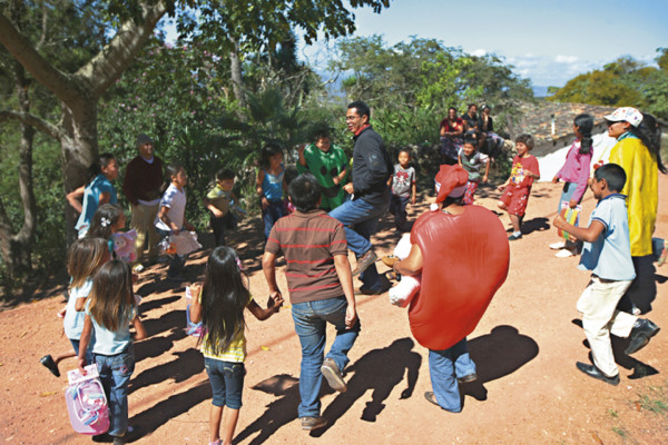 Santa no olvidó a sus niños de Azacualpa y Santa Elena