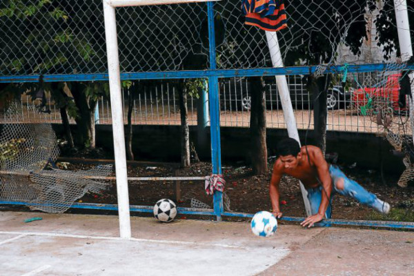 Débil inversión sume en el rezago canchas deportivas