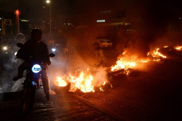 Saqueos, protestas y caos vial en la capital y varias ciudades de Honduras