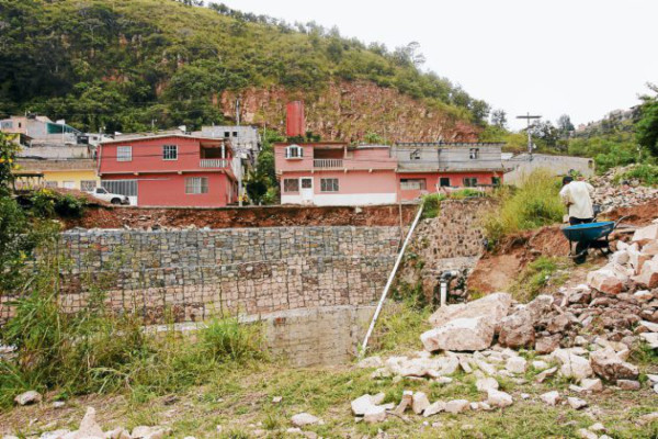 A finales de año concluirán muro en residencial Kassandra