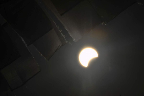 Las hermosas fotografías captadas durante el eclipse 'anillo de fuego'