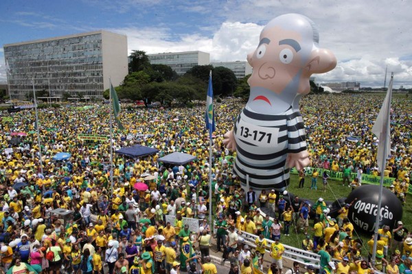 Pese a descontento popular, Lula no descarta lanzar su candidatura