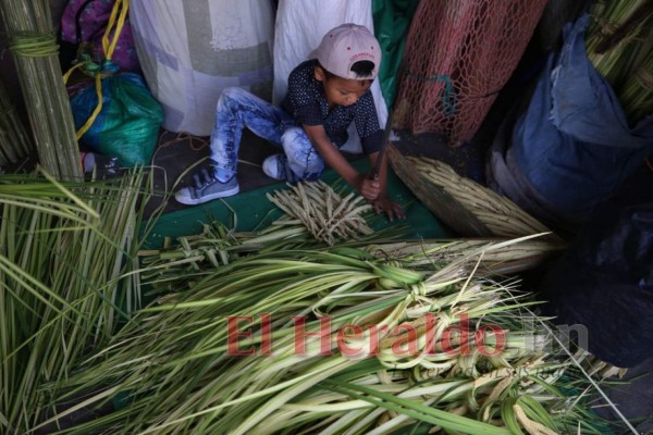 Comienza la venta de ramos y cruces previo al inicio de la Semana Santa