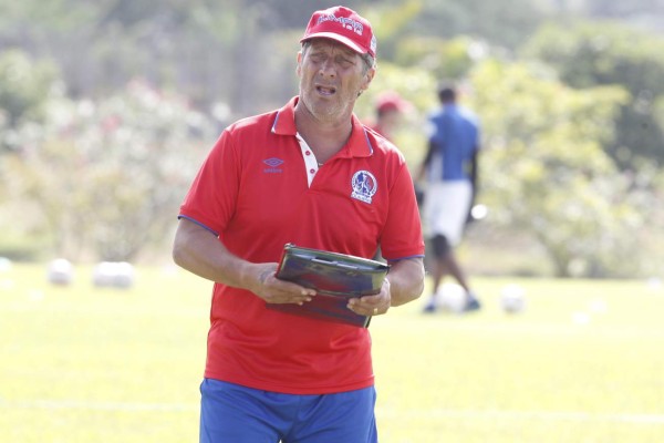 Pedro Troglio festeja su cumpleaños 54 con triunfo de Olimpia ante Honduras de El Progreso