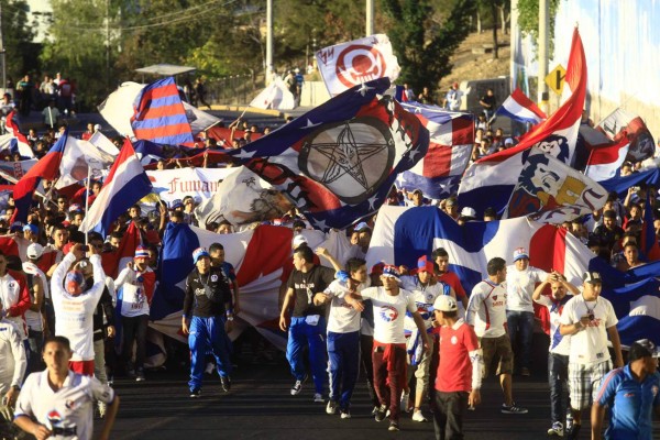 Ambientazo en el Nacional previo al duelo entre Olimpia y Herediano