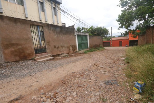 Pobladores siguen a la espera de que les pavimenten calles y avenidas