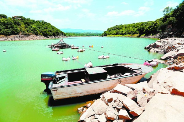 Fuera Luis Eveline del SANAA y asume Junta Interventora