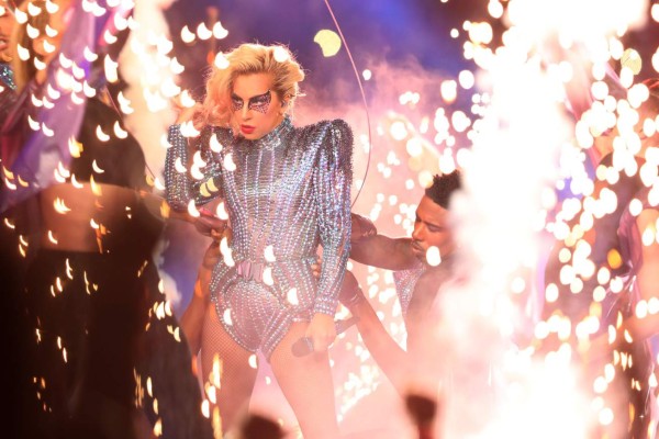 Así fue la increíble presentación de Lady Gaga en el Super Bowl 2017