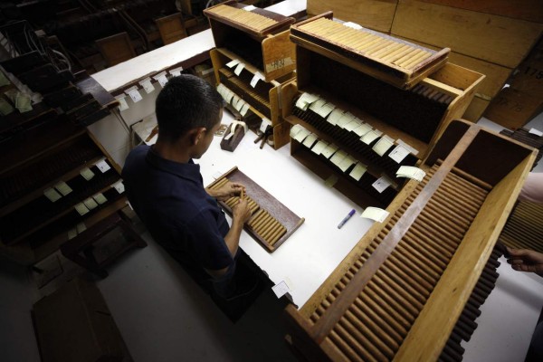 Los puros, un maridaje perfecto de humo y placer